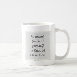 Smile på dig själv framför spegel kaffemugg
