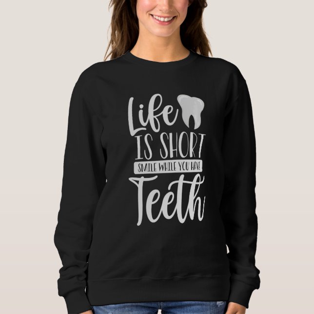 Smiles medan du har tandläkartekniker t shirt (Framsida)