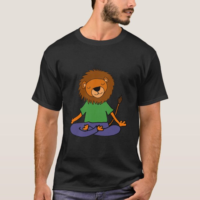 SmileteesIports Lejon Doing Yoga T Shirt (Framsida)