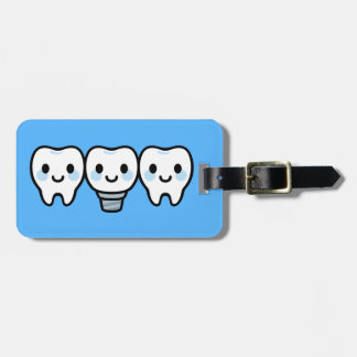 Smiling Dental Implant Bagagebricka