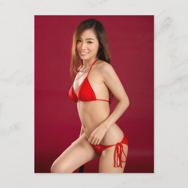 Smiling Woman In Red Bikini Vykort (Framsida)