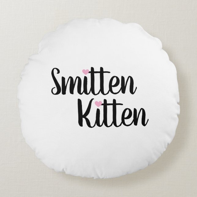 Smitten Kitten Cute Valentine’s Day Rund Kudde (Framsidan)