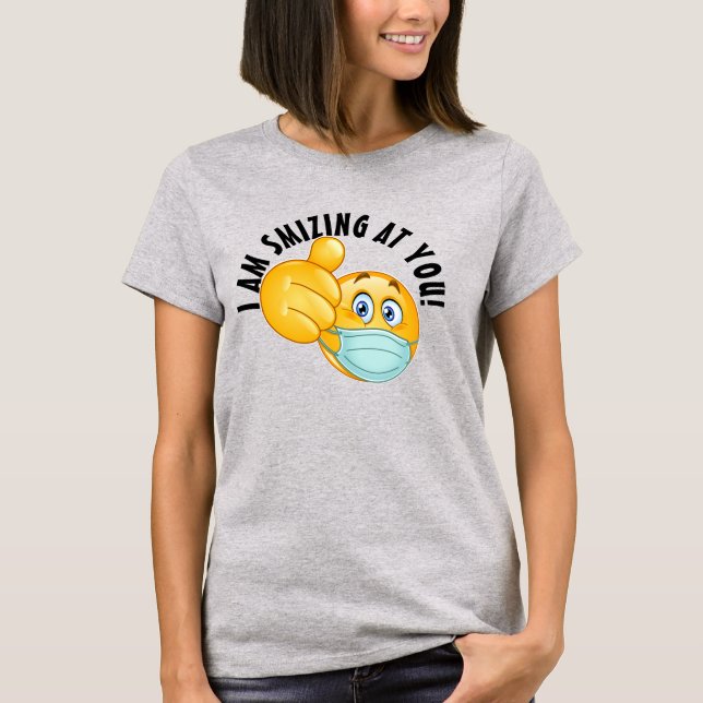 Smizing Bakom Masken T-Shirt (Framsida)