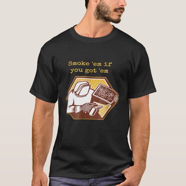 Smoke Em If You Got Em Beekeeper Beehive  Bee T Shirt (Framsida)