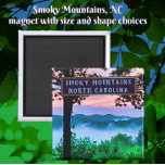 Smoky Mountains North Carolina Fantastisk View Magnet<br><div class="desc">Fantastisk Smoky Mountains-vyn, med sol-inställningen och en dimma stigning från dalen nedanför. Den här naturfotokonsten fångar Röky Mountain-upplevelsen och det finns inget som liknar den. "Rökiga berg North Carolina" är inramad på magnetens ovansida. Ord har utformats för att samordna mörk chokladbrun och ljusblå choklad. Om du föredrar annan text än...</div>