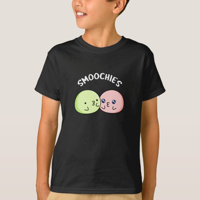 Smoochies Funny Kissing Mochi Pun Mörk BG T Shirt (Framsida)