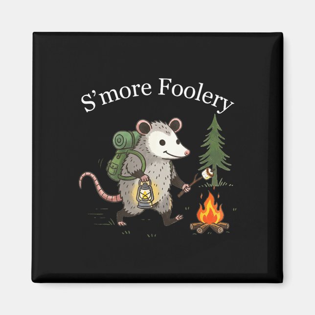 S'more-dårskap opossum marshmallow rolig lägereld magnet (Framsidan)