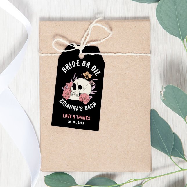 Smörfärgad retro-huvud-bakteriorettfest presentetikett (Bride or die black retro skull bachelorette party favor gift tags bachelorette favors)