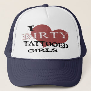 Smutsa ner den tatuerade flickahatten truckerkeps