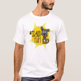 Smutsa ner hundar har mer roligt - sommarsakkunnig t-shirt