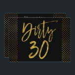 Smutsiga 30 guld, födelsedagsinbjudan inbjudningar<br><div class="desc">Dirty 30 Black and Faux Gold Foil Glamous Birthday bjudande.</div>