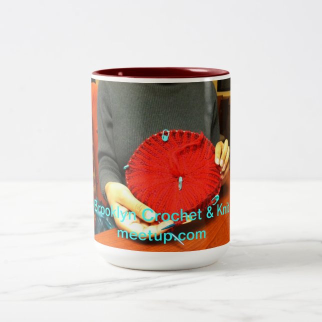 Smutt, virkning & sticka Två-Tonad mugg (Center)