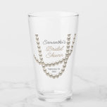 Smycken Pärlhalsband Bröllopsfest Glaskopp<br><div class="desc">Fira din bröllopsfest med detta eleganta,  personliga Glas med en stilren pärlhalsbandsdesign. Perfekt som bröllopspresent eller souvenir,  detta anpassade Glas kan personifieras med brudens namn och evenemangsdatum. En chic och praktisk tillägg till alla firanden,  det ger en unik touch till bröllopsfester,  möhippor eller bröllopsfirande.</div>