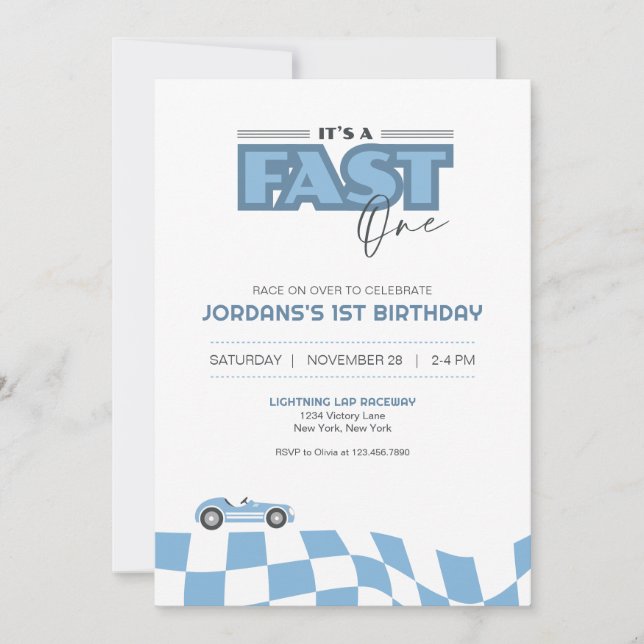 Snabb Ett Första Födelsedagsracingbil Inbjudan (Framsida)