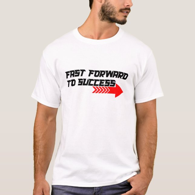 Snabb Framåt – Djärv Röd Motiverande Citatdesign T Shirt (Framsida)