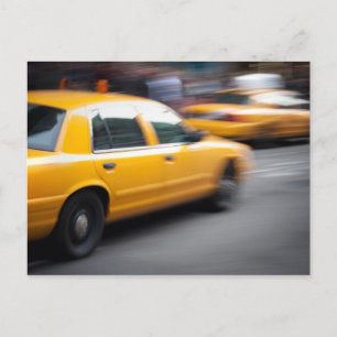 Snabbare Gult NY City Taxi Cabb med Rörelse oskärp Vykort