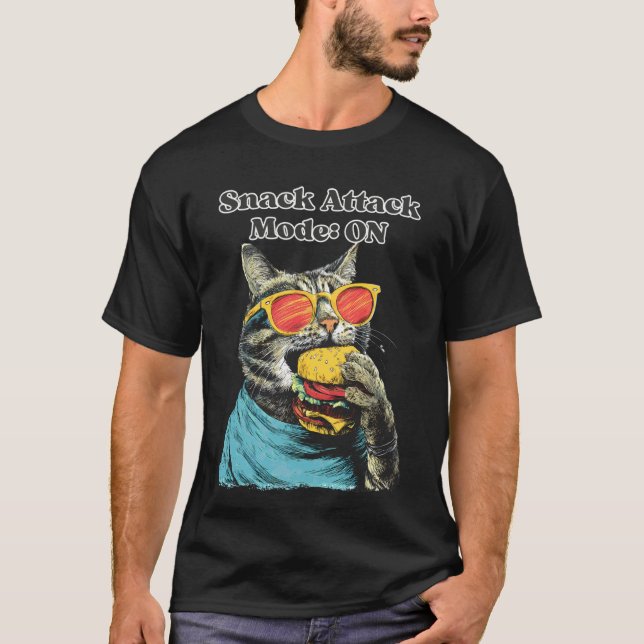 Snack Attack Katt för matlovers & kattälskare T Shirt (Framsida)