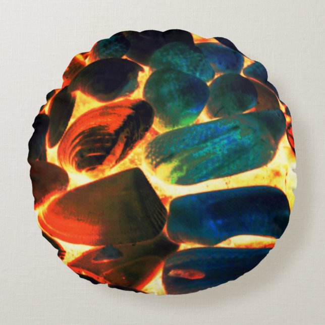 Snäcka av ostron med flammande vulkaniska lava ell rund kudde (Framsidan)