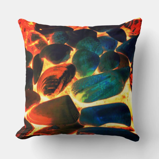 Snäcka av ostron med röd hett vulkaniskt lava elle kudde (Framsida)