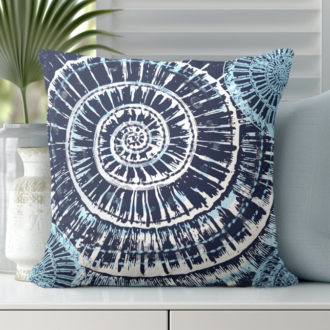 Snäcka i kusthavet Blue White Kudde (Discover Gorgeous Coastal Throw Pillows by Totally Coast.)