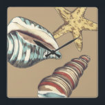 Snäcka Trio om Khaki Fyrkantig Klocka<br><div class="desc">Megan Meagher är känd för sin enkla konst biet. Detta är en underbarare bild av dekorativ konst som fångar upp havslivet med en gult stjärnfisk och en blå och röd snäcka. Skaffa den här bran i dag på Khaki färg på din Zazzle-produkt.</div>