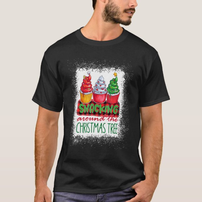 Snacking Runt Julgranens Cupcakes Blekt T Shirt (Framsida)