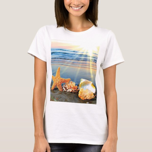 Snäckor och svält på strand t shirt (Framsida)