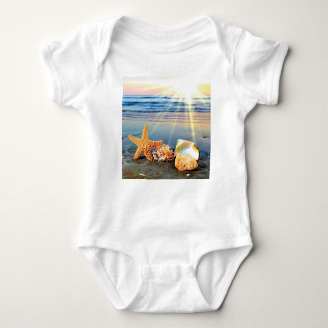 Snäckor och svält på strand t shirt (Framsida)