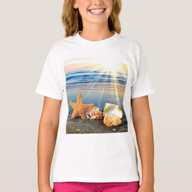 Snäckor och svält på strand t shirt (Framsida)