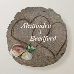 snäckor och två hjärtan på strandkudden personligt rund kudde