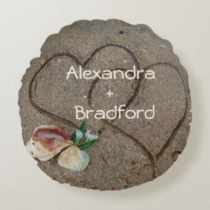 snäckor och två hjärtan på strandkudden personligt rund kudde