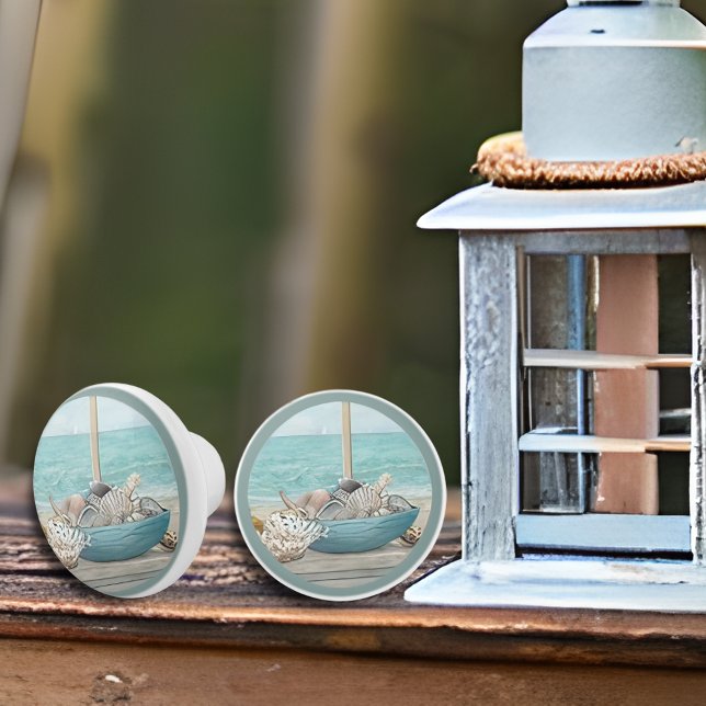 Snäckor som samlats in vid vattenfärgen vid kusten knopp (Skapare uppladdad)