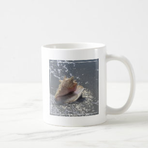 Snäckskal på ön för strand Sanibel, Florida Kaffemugg
