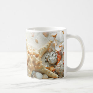 Snäckskal på strandmuggen kaffemugg