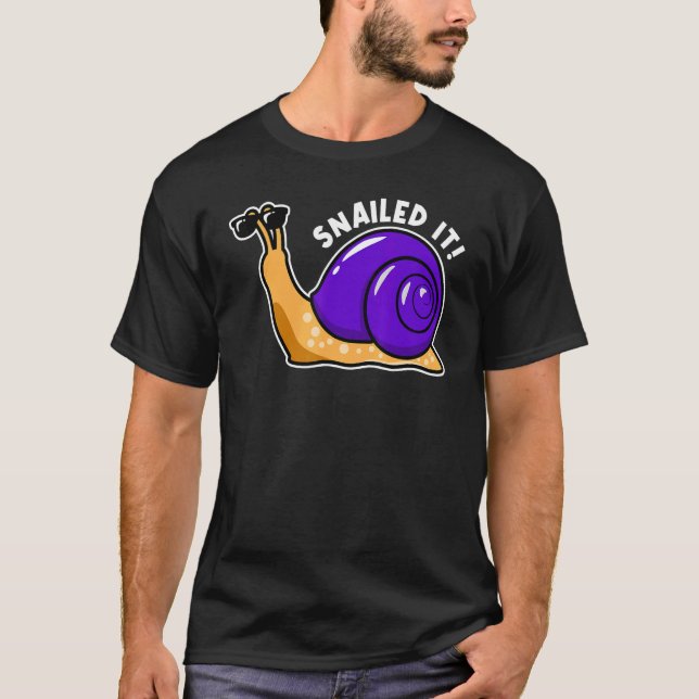 Snailed It   Pun Cool Snail in Sunglasses T Shirt (Framsida)
