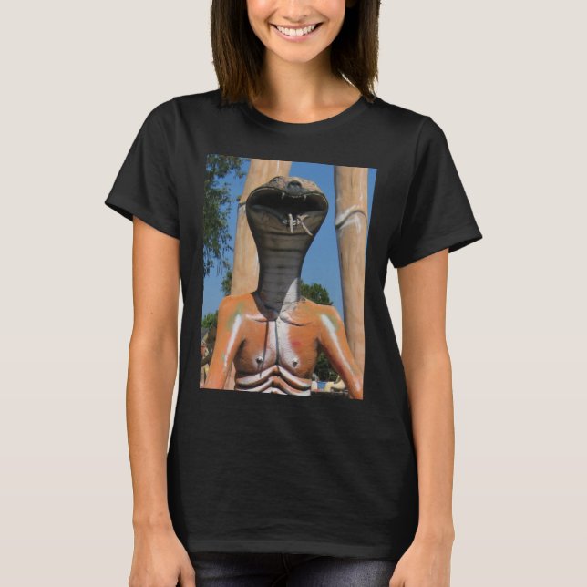 Snake AKA Cobra Head ... Buddhist helvetet T Shirt (Framsida)