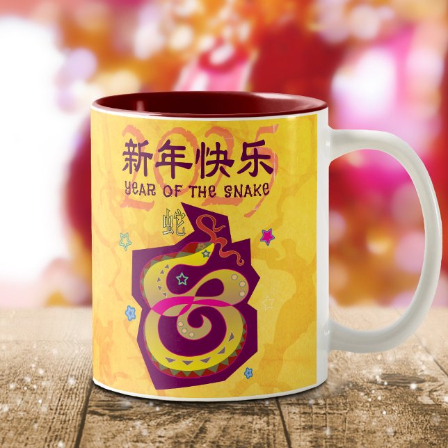 Snake Chinese Lunar New Year 2025 Gult Bold Coola Två-Tonad Mugg (Skapare uppladdad)