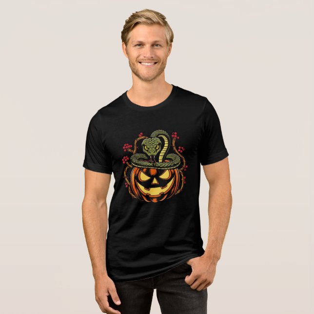 Snake Wrapped Around Jack-o'-Lantern Art T Shirt (Framsida Full)