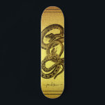 Snakes Personlig Faux Gold Foil Skateboard<br><div class="desc">En unik skateboard med två ormar insnärjda och din namngivna personlig i ett skript namnteckning på en faux guld-folie. öga fångar och fet.</div>