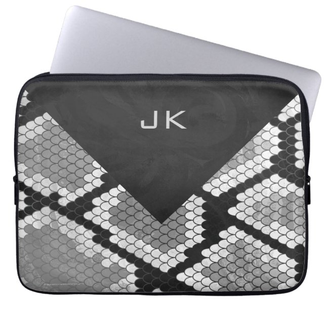 Snakeskin Grått, vit och svart monogrammad Laptop Fodral (Framsidan)