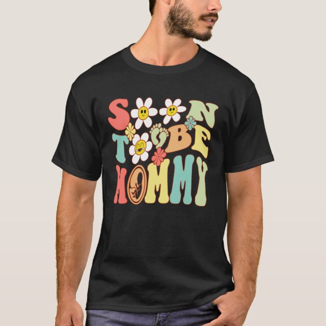 Snart att bli Mamma Groovy Moderskap T Shirt (Framsida)
