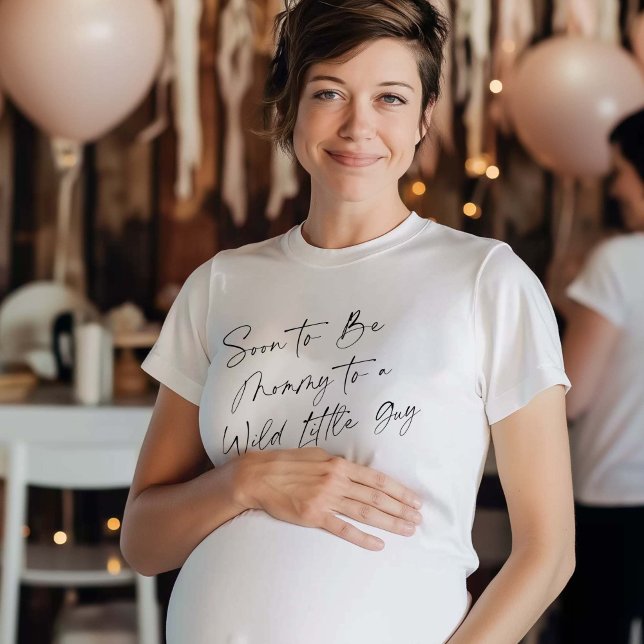 Snart för att vara Mamma till en Vild liten kille, T Shirt (Soon to Be Mommy to a Wild Little Guy. Baby Guy Shower T-shirt.)