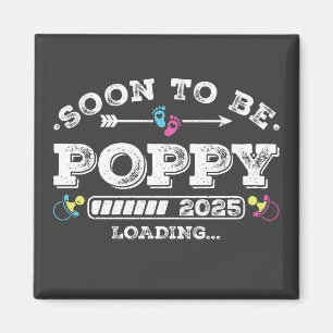 Snart kommer att bli Poppy 2025 Laddar fyrkant Magnet