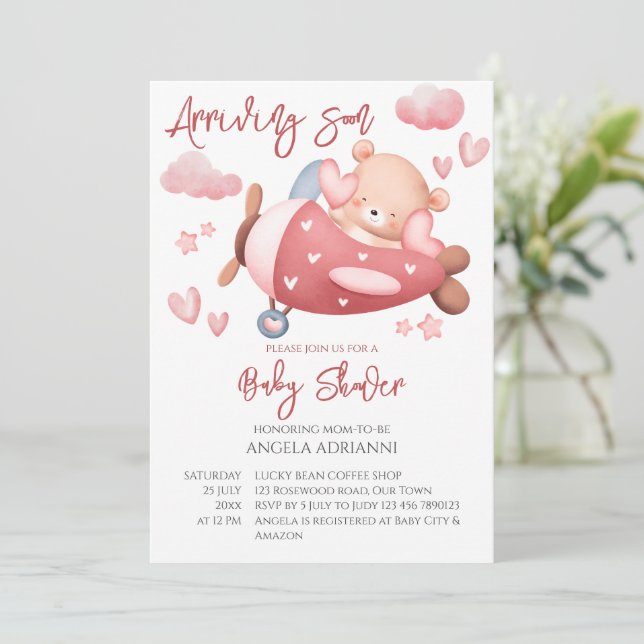 Snart kommer en liten nalle i rosa inbjudningar (Stående Fram)