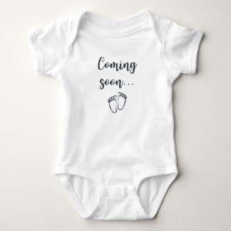 Snart. Meddelande om Gravid av matfett i baby T Shirt