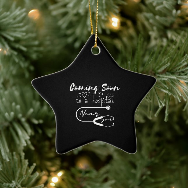 Snart till ett sjukhus nära dig julgransprydnad keramik (Träd)