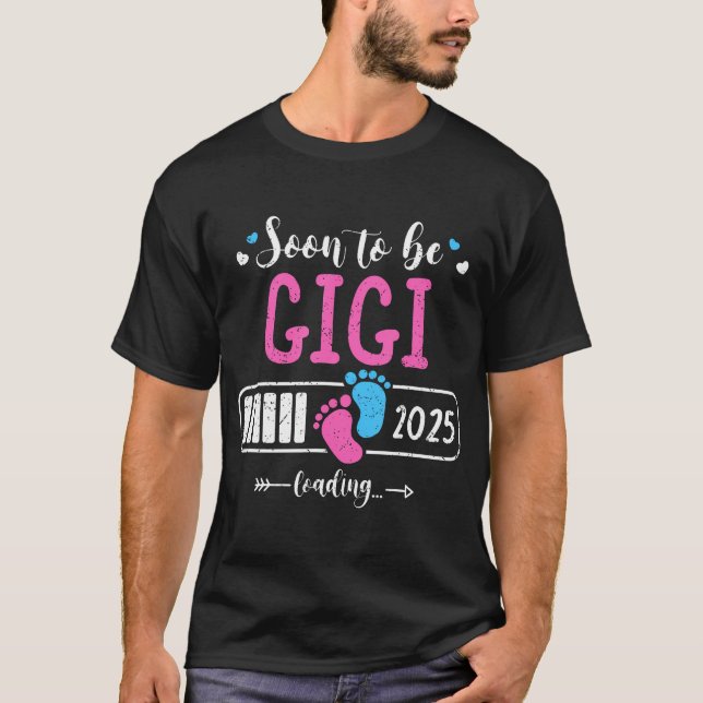 Snart till Gigi 2025, lastning Mor Dag 2025 T Shirt (Framsida)