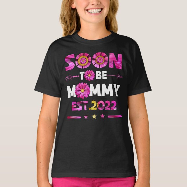Snart till Mamma Est2022 Mors dag för Mamma T Shirt (Framsida)