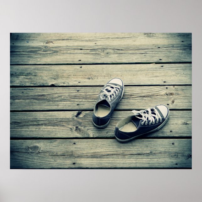 SNEAKERS PÅ EN PIR POSTER (Framsidan)