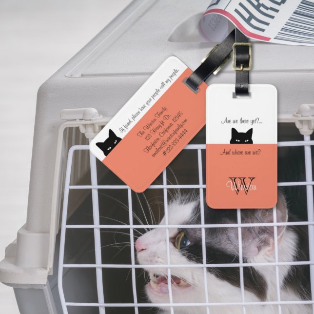 Sneaky Cat Var är vi Salmon Pet Carrier Märkre? Bagagebricka (Skapare uppladdad)